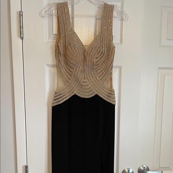 Black Prom/Formal Gown with Jewelled Top - Picture 4 of 6